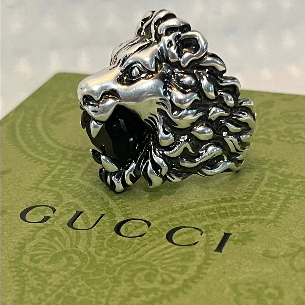 Gucci Lion Head Motif Ring With Black Stone Size 8 Full Inclusion